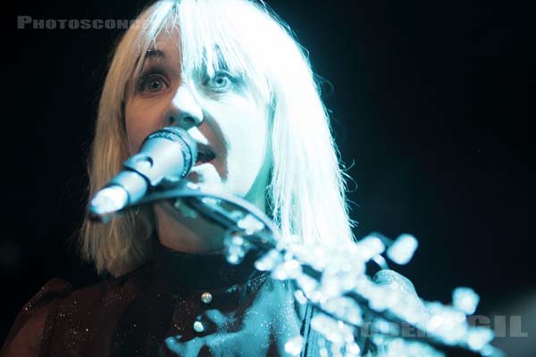 THE JOY FORMIDABLE - 2011-02-18 - PARIS - La Fleche d'Or - Rhiannon Bryan